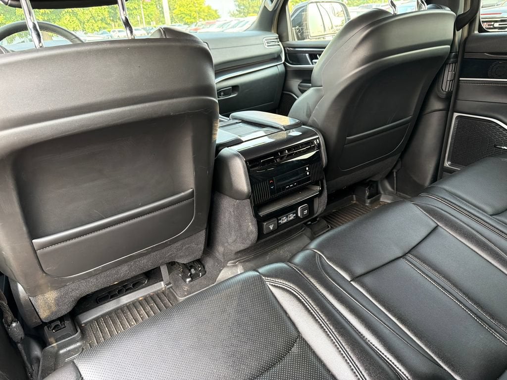 2024 Jeep Wagoneer Base