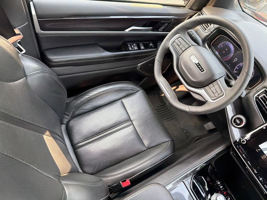 2024 Jeep Wagoneer Base