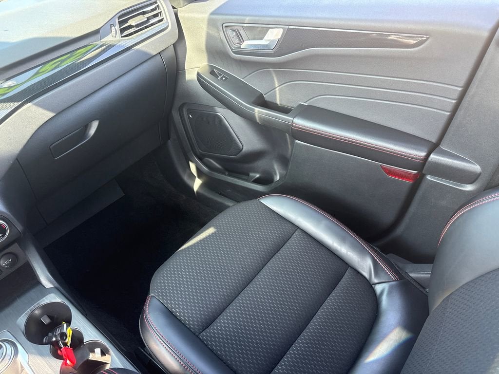 2025 Ford Escape ST-Line Select