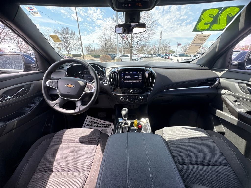 2023 Chevrolet Traverse LT Cloth