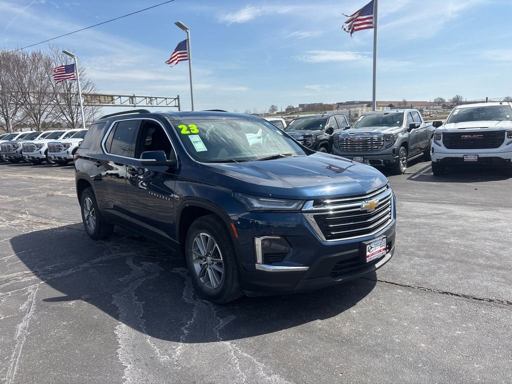 2023 Chevrolet Traverse LT Cloth