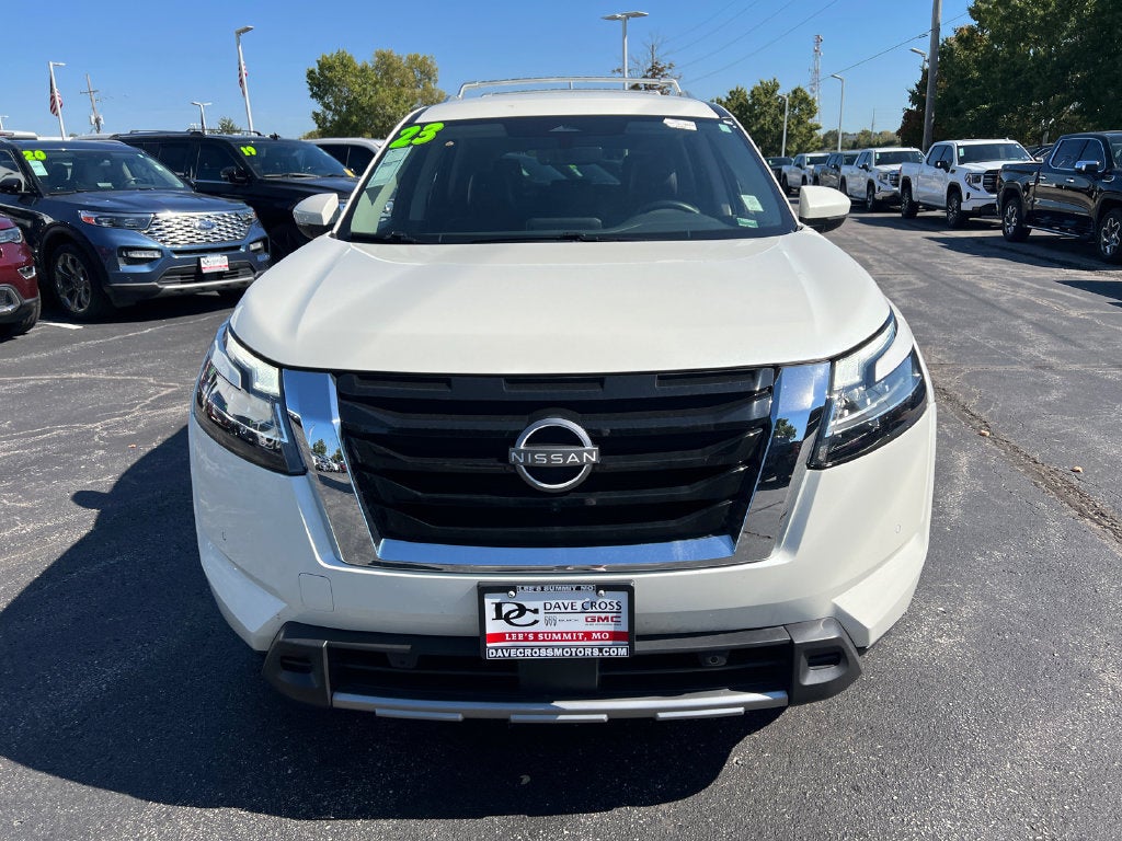 2023 Nissan Pathfinder SL