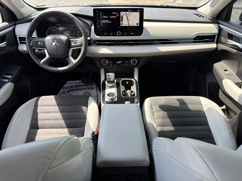 2025 Mitsubishi Outlander SE