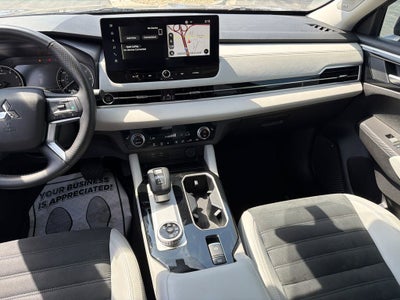 2025 Mitsubishi Outlander SE