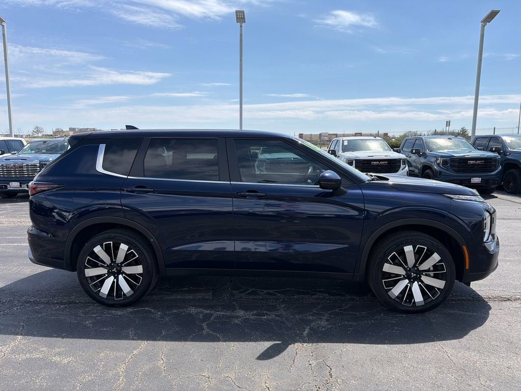 2025 Mitsubishi Outlander SE