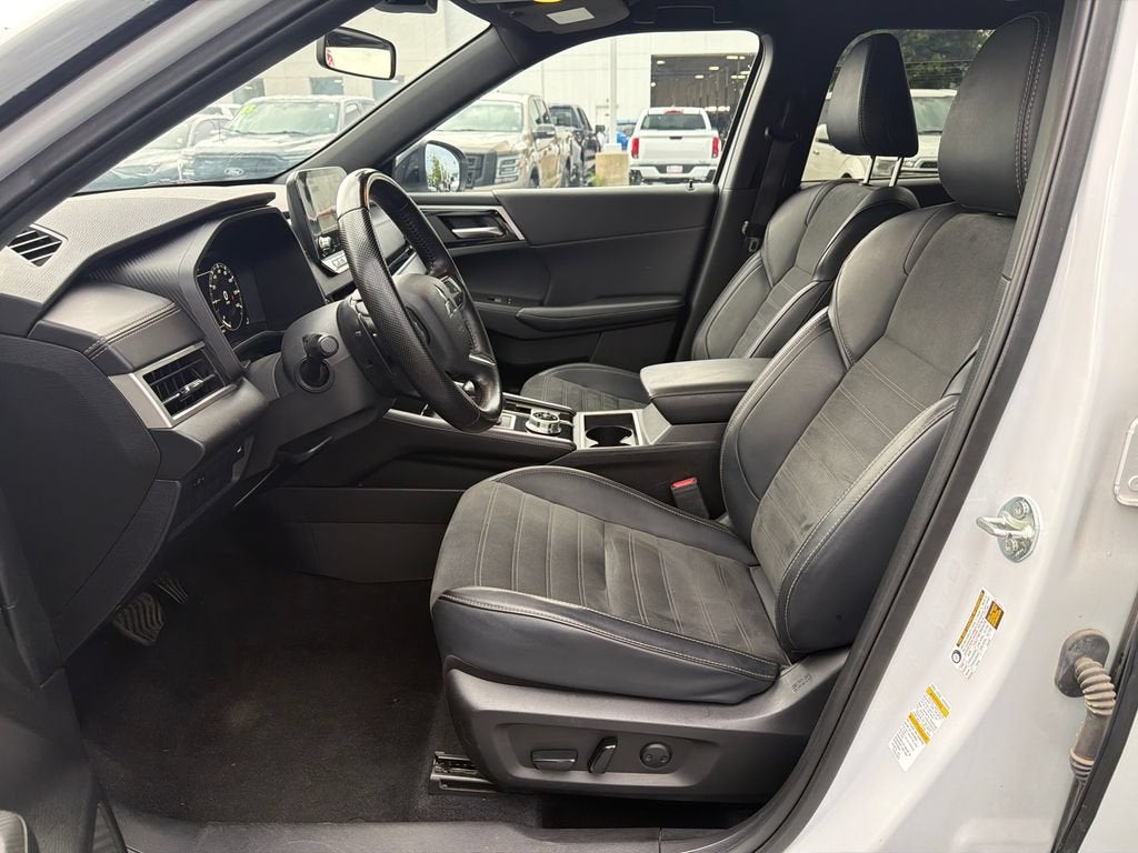 2024 Mitsubishi Outlander SE