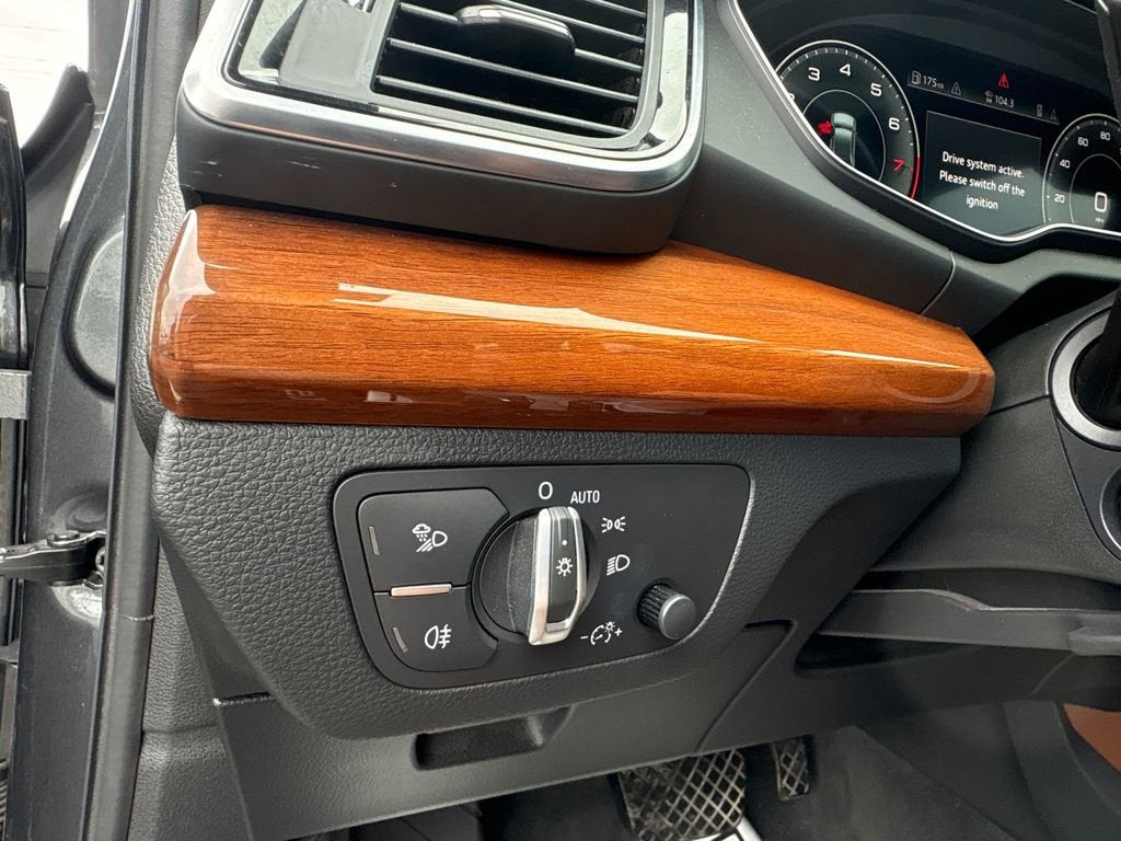 2022 Audi Q5 S line Premium Plus