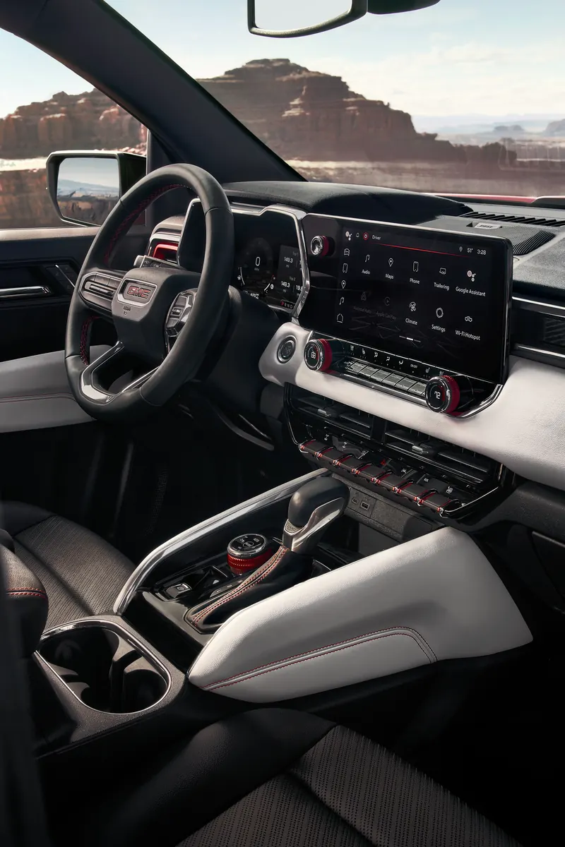 2026 GMC Canyon infotainment system at Dave Cross Motors Kansas in LEES SUMMIT MO